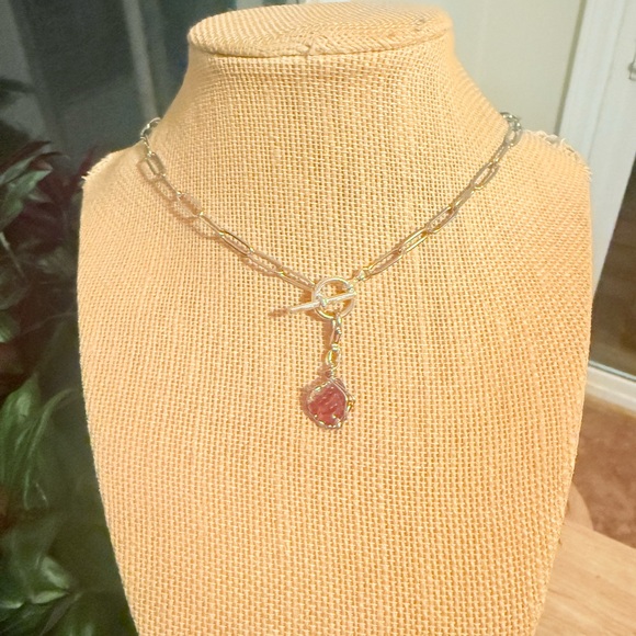 Jewelry - Elegant Gold and Pink Pendant charm Necklace